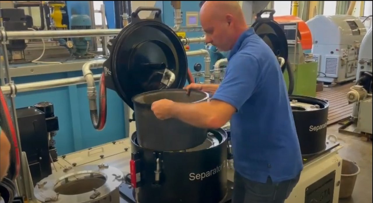 Sludge emptying Separator U-15